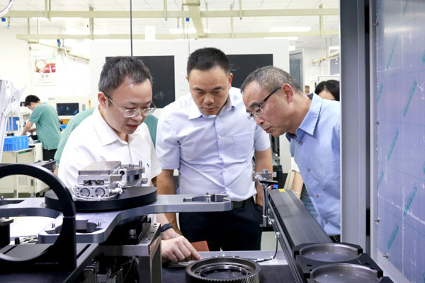 高工锂电董事长张小飞博士一行莅临九游会j9官方网站科技参观交流 _shanqinquan.com